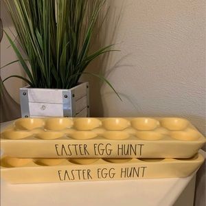 Rae Dunn Egg holder set